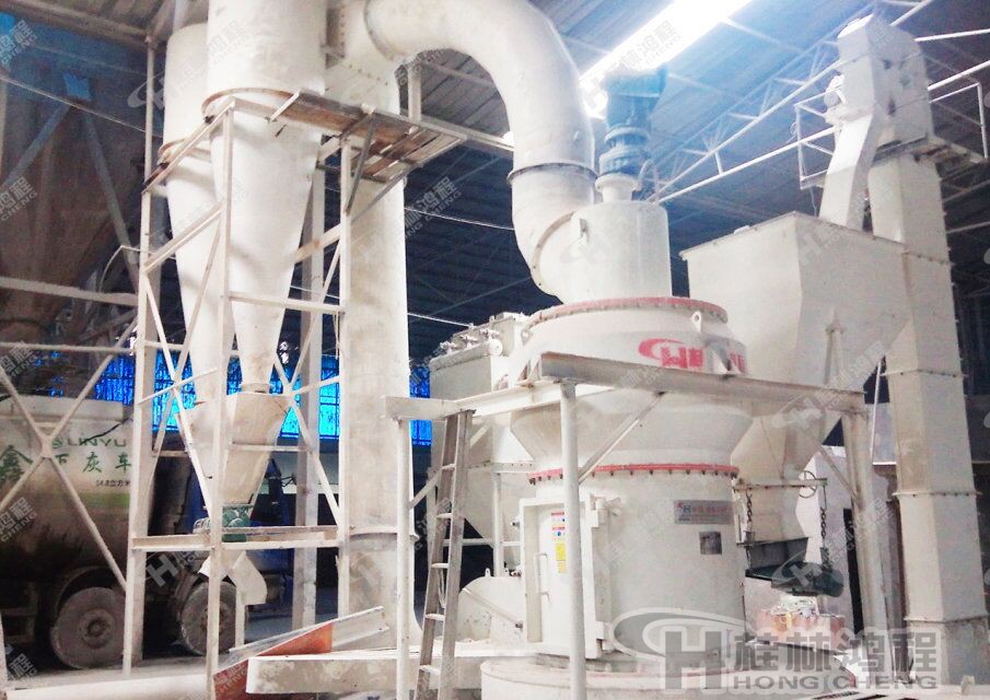 新型高效雷蒙磨粉機，200目活性炭，小型活性炭生產(chǎn)設(shè)備，活性炭整套生產(chǎn)設(shè)備