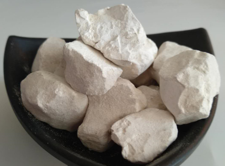 生石灰燒完還要磨粉嗎？生石灰塊磨粉機